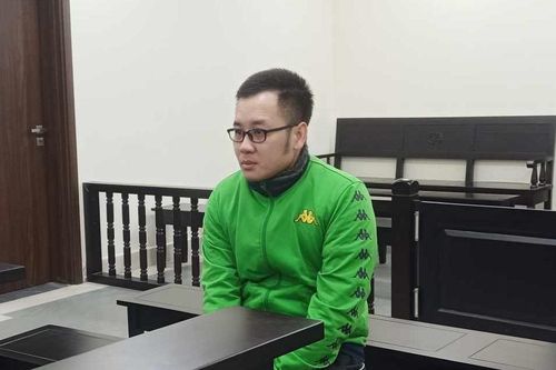 Thợ cắt tóc dùng kéo đâm đồng nghiệp vì mâu thuẫn nhỏ nhặt