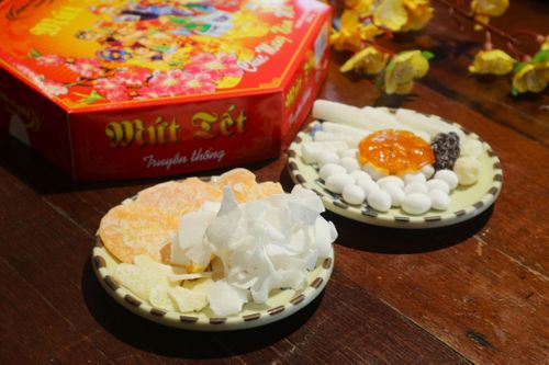 Hộp mứt lục lăng 'huyền thoại' chứa đựng ký ức Tết