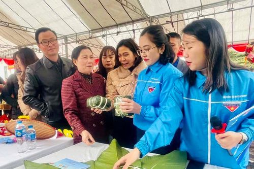 Sôi nổi 'Liên hoan Bàn tay vàng làng nghề truyền thống bánh chưng' huyện Thanh Trì
