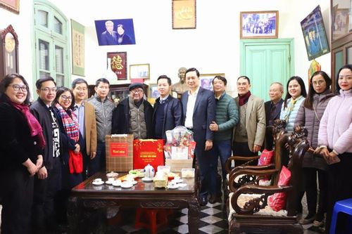 Ấm lòng những phần quà, hoạt động chăm lo Tết cho nhân dân