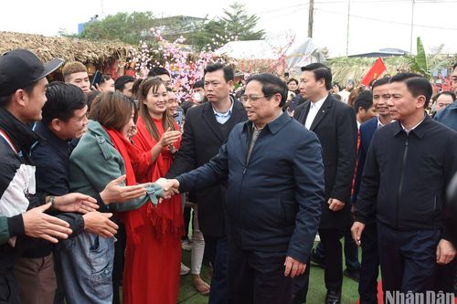 Nỗ lực quan tâm, chăm lo cho người nghèo, các đối tượng chính sách, công nhân lao động có hoàn cảnh khó khăn