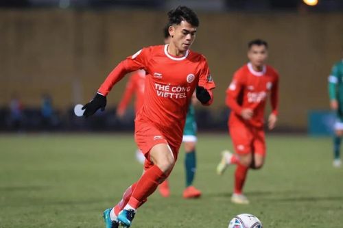 Văn Khang tỏa sáng sau thẻ đỏ tại Asian Cup