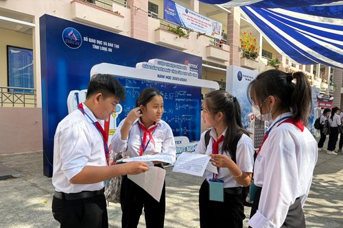 415 thí sinh Long An tham gia thi học sinh giỏi giải toán trên máy tính cầm tay