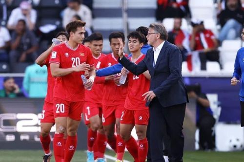 Việt Anh chia sẻ 'kỷ niệm buồn' với HLV Troussier tại Asian Cup