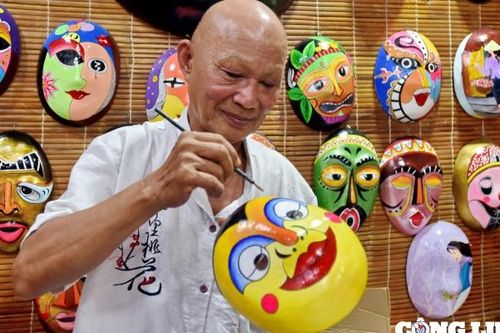 Nghệ nhân Bùi Quý Phong – người vẽ mặt nạ thời gian