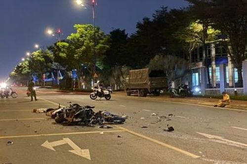 TP. HCM: Mô tô phân khối lớn và xe máy đối đầu khiến 2 người chết