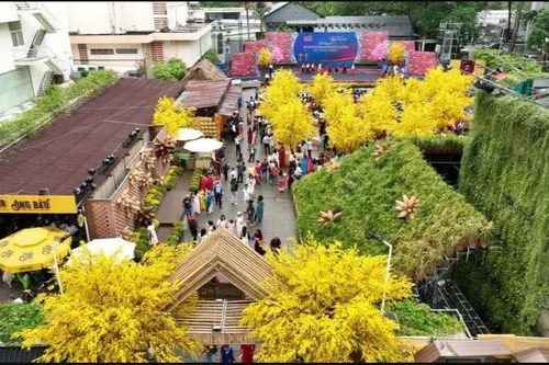 Chộn rộn lễ hội Tết khắp mọi miền