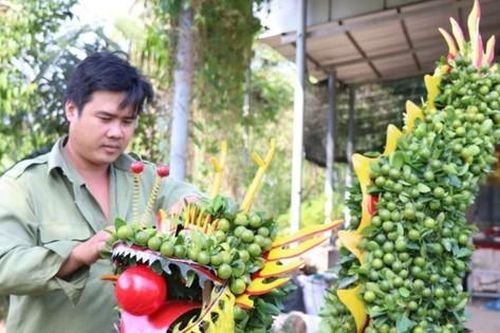 Quất hình rồng phục vụ Tết hút khách