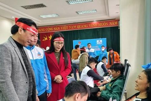 Vượt giá rét đến với Chủ Nhật Đỏ Hòa Bình