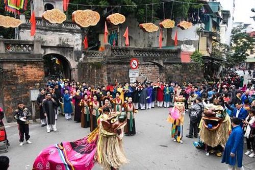 Hàng trăm người mặc áo dài truyền thống, tái hiện Tết xưa vòng quanh phố cổ Hà Nội