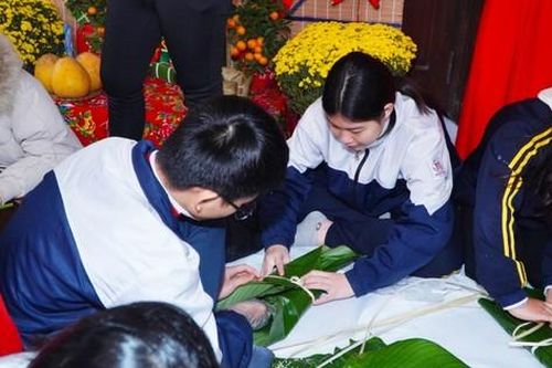 Thiếu nhi Thủ đô thi gói bánh chưng, trang trí ngày Tết