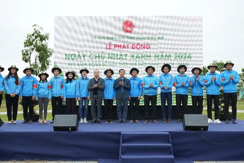 Hơn 1.000 người ra quân tại lễ phát động 'Ngày Chủ nhật xanh'
