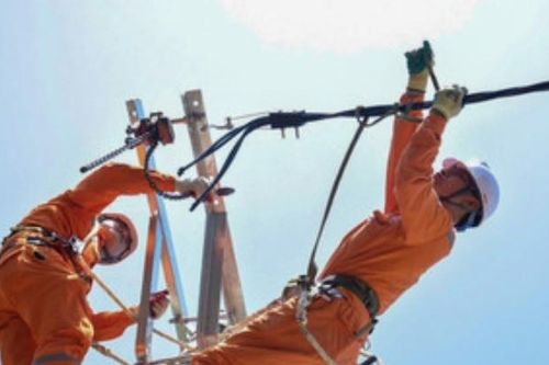 Đề nghị tiếp tục tăng giá điện; cách để hút 400 tấn vàng trong két nhà dân