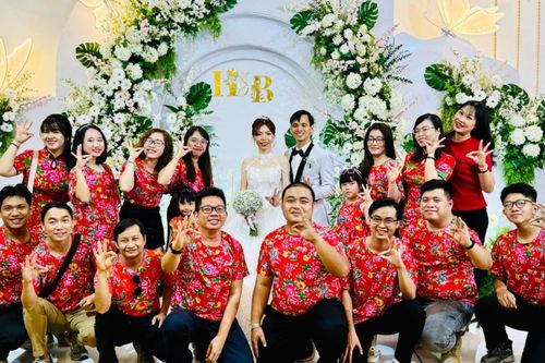 Nhóm khách diện 'chăn con công' trong đám cưới ở Đồng Nai gây sốt mạng
