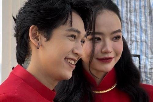 Hoa hậu Kiều Ngân được chồng đón dâu bằng xe đạp