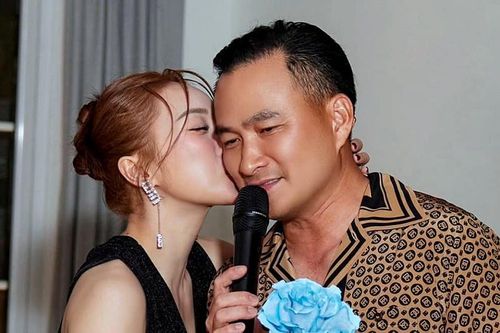 Vợ kém 16 tuổi hôn Chi Bảo thắm thiết tại sinh nhật ở biệt thự triệu đô