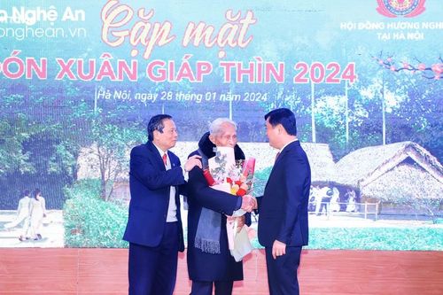Lãnh đạo tỉnh gặp mặt Hội đồng hương Nghệ An tại Hà Nội
