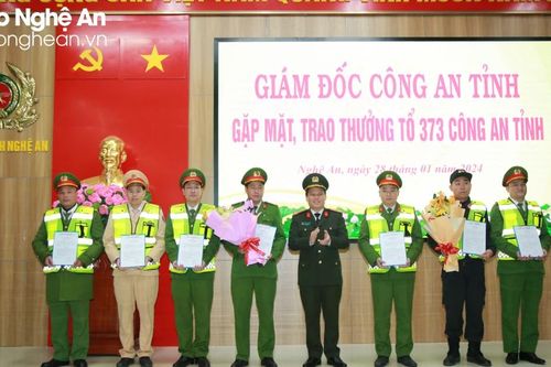 Công an tỉnh Nghệ An tổ chức gặp mặt, trao thưởng Tổ 373 tuần tra vũ trang phòng, chống tội phạm và vi phạm pháp luật