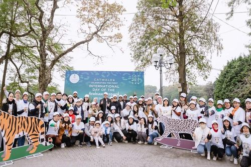 Hà Nội: Các nhà ngoại giao quốc tế đi bộ kêu gọi bảo tồn các loài thú họ Mèo