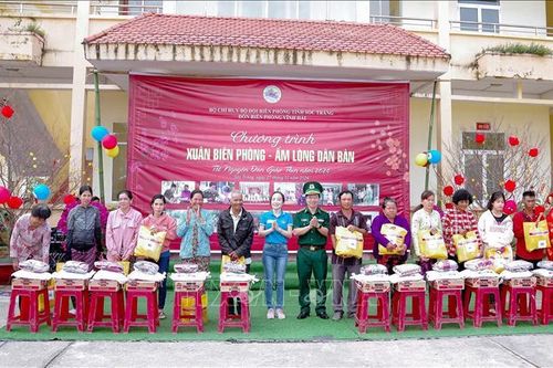 Nhiều hoạt động ý nghĩa chăm lo Tết cho người nghèo khu vực biên giới biển Sóc Trăng