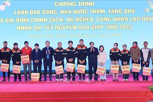 Thủ tướng: Không để ai không có Tết; không để ai bị bỏ lại phía sau