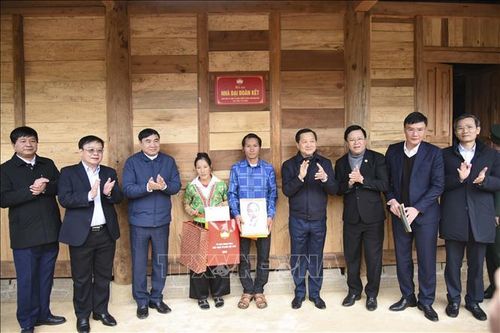 Phó Thủ tướng Lê Minh Khái thăm, tặng quà Tết tại Điện Biên