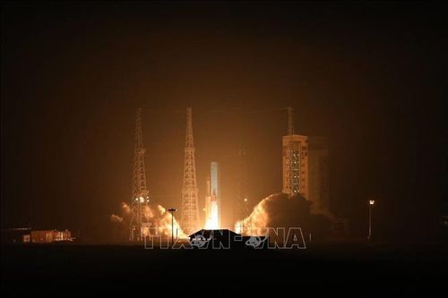 Iran lần đầu tiên phóng thành công đồng thời nhiều vệ tinh