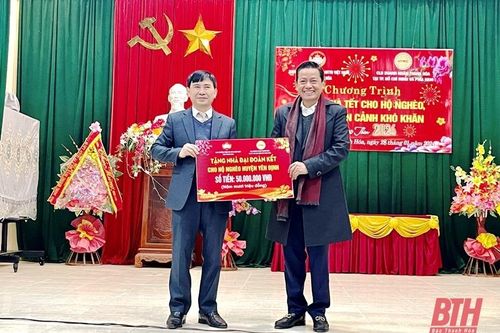 CLB Doanh nhân Thanh Hóa tại TP Hồ Chí Minh và phía Nam trao quà Tết cho các gia đình có hoàn cảnh khó khăn