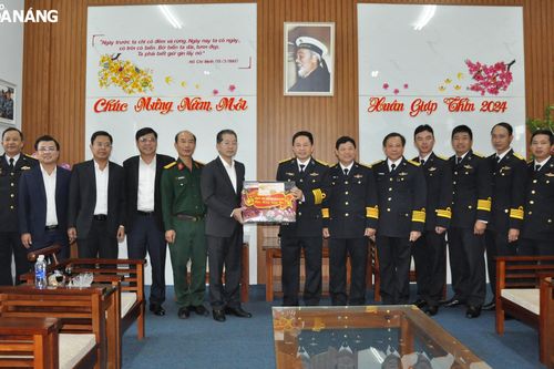 Bí thư Thành ủy Nguyễn Văn Quảng thăm, chúc Tết các đơn vị, gia đình chính sách