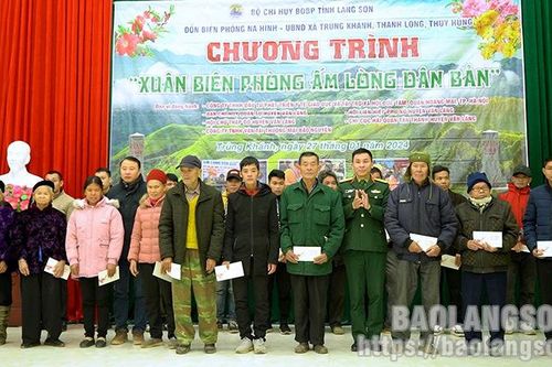 Chương trình 'Xuân biên phòng ấm lòng dân bản': Trao tặng 238 suất quà tết cho cư dân biên giới huyện Văn Lãng