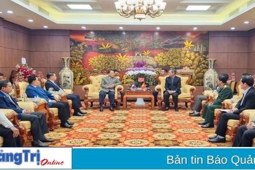 Đoàn đại biểu cấp cao tỉnh Savannakhet thăm, chúc mừng năm mới tỉnh Quảng Trị