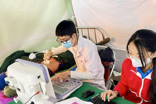 Trường Đại học Y - Dược: Khám bệnh, cấp thuốc miễn phí cho người có công, gia đình chính sách
