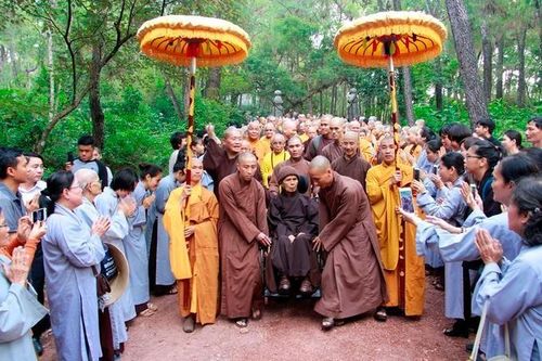Xúc động Thiền sư Thích Nhất Hạnh trở về nơi ngôi chùa đã xuất gia tu học năm 16 tuổi