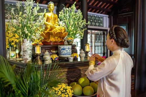 Nhà không có bàn thờ Phật muốn tụng kinh lạy Phật phải làm sao?