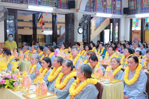 Quan Âm tu viện (TP.HCM) tổng kết hoạt động Phật sự và lễ chúc thọ đến Phật tử đạo tràng
