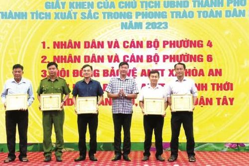 Giữ vững bình yên 'thủ phủ' đất Sen hồng