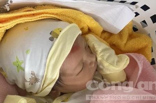 Bé sơ sinh bị bỏ rơi tại cây xăng lúc nửa đêm ở TP.Thủ Đức