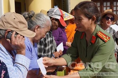 Chuyên đề Công an TPHCM mang xuân yêu thương đến Quảng Ngãi