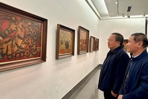 Triển lãm tranh của cố họa sỹ Ngọc Thọ - 'về miền di sản của nghệ thuật hội họa'
