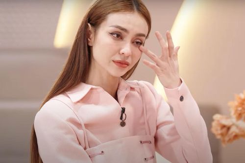 MLee bật khóc ở Chị đẹp đạp gió rẽ sóng: 'Từ nhỏ tôi đã không ở với ba mẹ ruột'