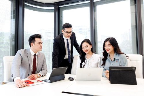 Thu nhập của nhân viên ngân hàng cao nhất 45 triệu đồng/tháng