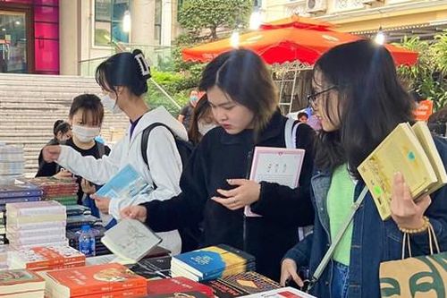 Văn học trẻ: Thành công từ khai thác yếu tố dân gian