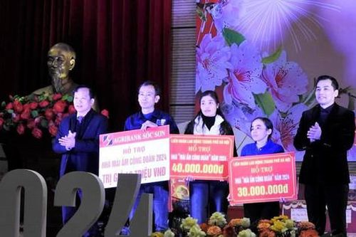 Huyện Sóc Sơn trao hơn 1.000 phần quà cho đoàn viên công đoàn
