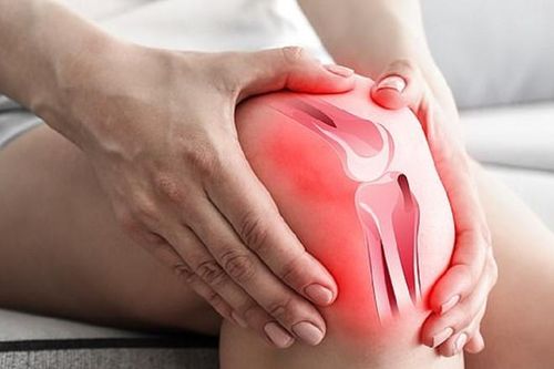 Đau khớp gối khi thời tiết lạnh phải làm gì?