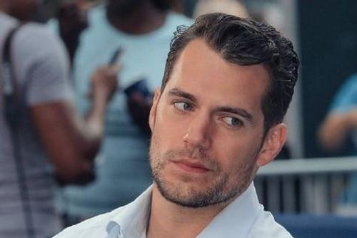 Không chỉ 'quyến rũ nhất thế giới', Henry Cavill còn có biệt danh 'mỹ nam mọt sách'
