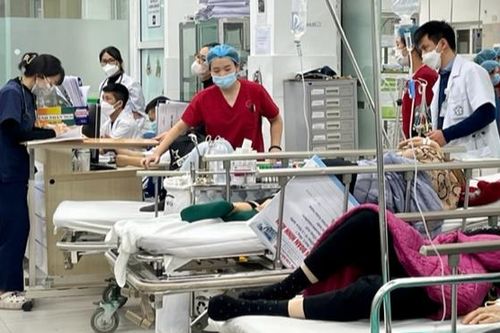 Số ca cấp cứu đột quỵ, ngộ độc cùng tăng mạnh dịp cuối năm do tất niên và rét đậm