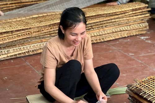 Làng bánh đa nem Ngự Câu tất bật làm hàng Tết