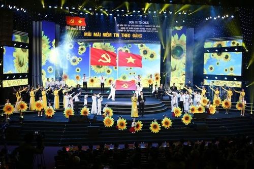 Chương trình 'Mãi mãi niềm tin theo Đảng' quy mô, trang trọng