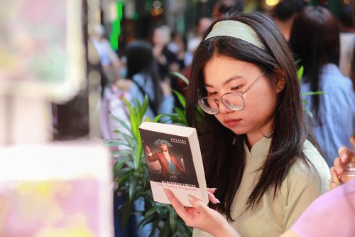 Phát động phong trào mừng tuổi bằng sách