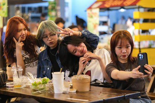 Bên trong Phố ẩm thực mới toanh ở TP.HCM